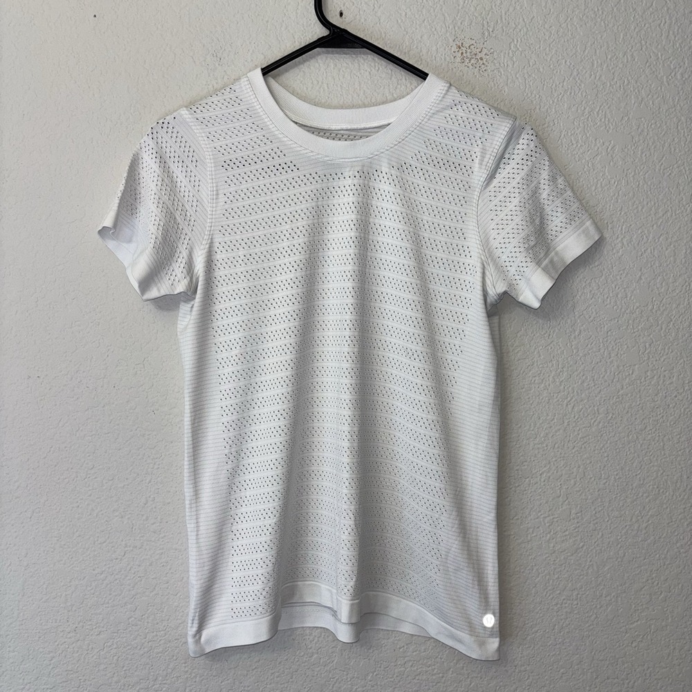 Lululemon Swiftly Breathe White Short Sleeve Shirt Women's Size 4 Athletic S